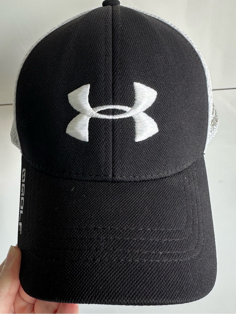 Under Armour Golf Baseball Hat Cap Size Large/XL Black White Fitted Mesh Back